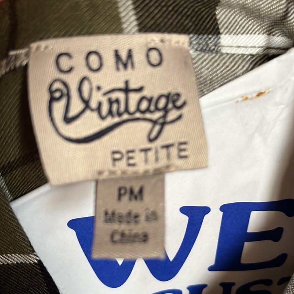 Beautiful button down - Picture 2 of 2